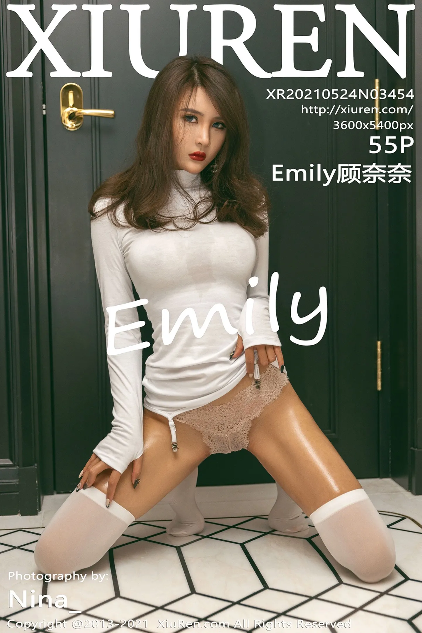 [XiuRen秀人网]VOL.3454 女神Emily顾奈奈澳门旅拍白色紧身服饰配白丝袜秀完美身材诱惑写真55P-秀人网官方网站